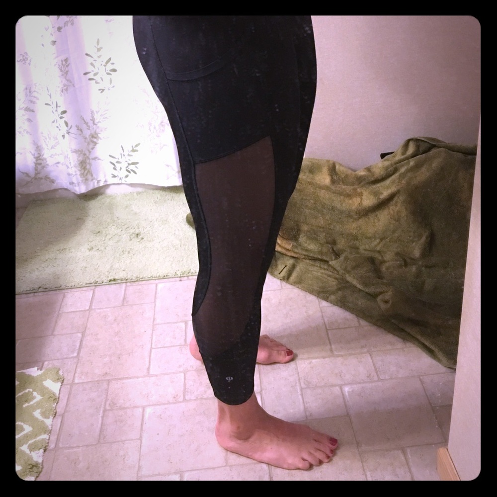 Lululemon 7/8 pant very rare design.